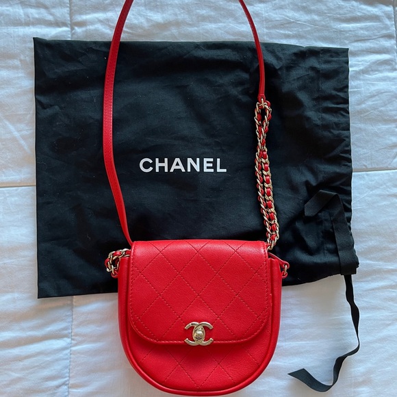 NEW Chanel Messenger Bag Quilted Red Leather Authentic Crossbody Shoulder Purse - Picture 11 of 15